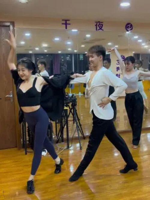 成人拉丁舞课堂视频,激情四溢的舞蹈之旅