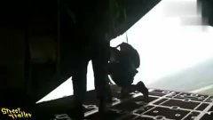 小强变成人攻击人类视频,疯狂攻击人类，惊悚视频曝光