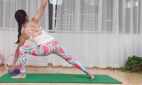 成人瑜伽塑型训练视频,跟随视频打造完美身材指南