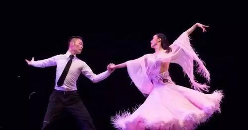 成人舞蹈群舞演出视频,成人舞蹈群舞演出精彩瞬间