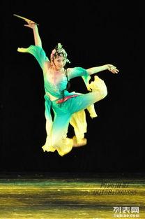 红绸子舞蹈成人教学视频,轻松入门，舞动魅力人生