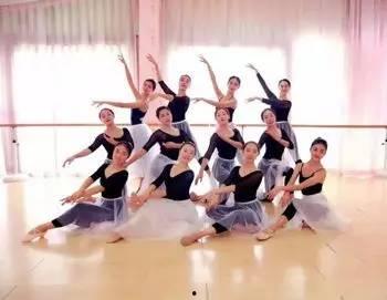 成人舞蹈开肩的视频,跟随视频轻松解锁肩部自由