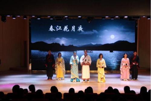 成人诗歌朗诵合拍视频,成人诗歌朗诵合拍视频赏析